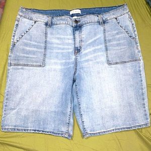 Signature Fit Boyfriend Denim Bermuda Short - Medium Wash